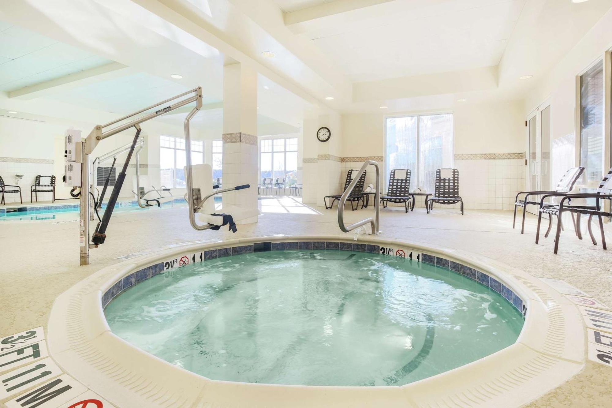 Hilton Garden Inn Роанок-Рапидс Экстерьер фото