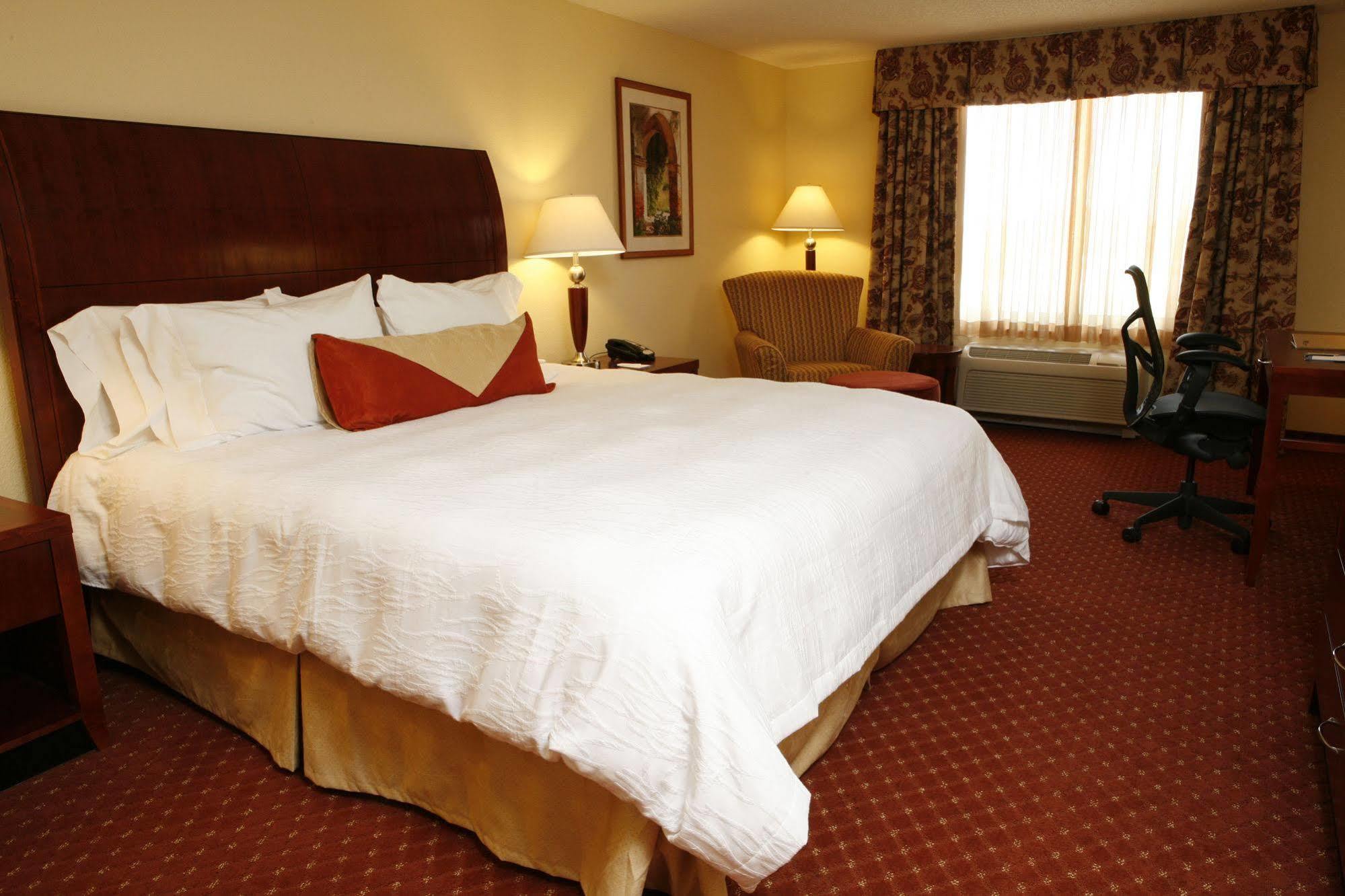 Hilton Garden Inn Роанок-Рапидс Экстерьер фото